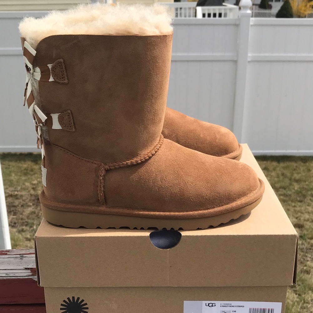 UGG Bailey Bow II Stripe - Picture 3 of 8